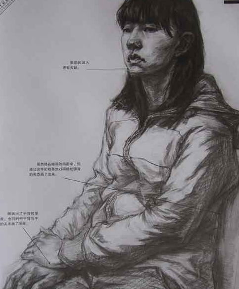 造型严谨而不失松动，衣纹的组织比较好，松紧有度