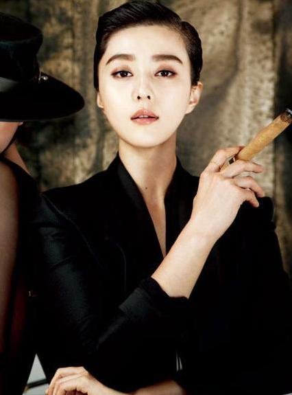 坚强“女汉子”与柔弱“绿茶婊”