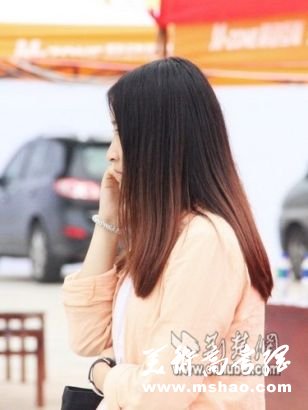 武汉理工迎新现场现萌妹子身影