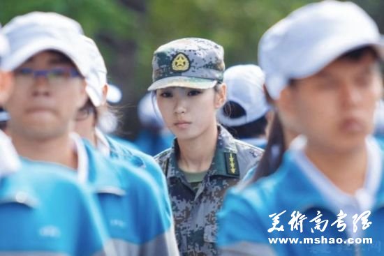 人群中的“最美女教官”