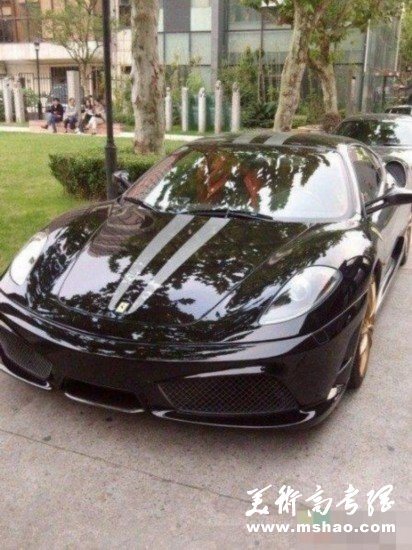 北影校园豪车云集